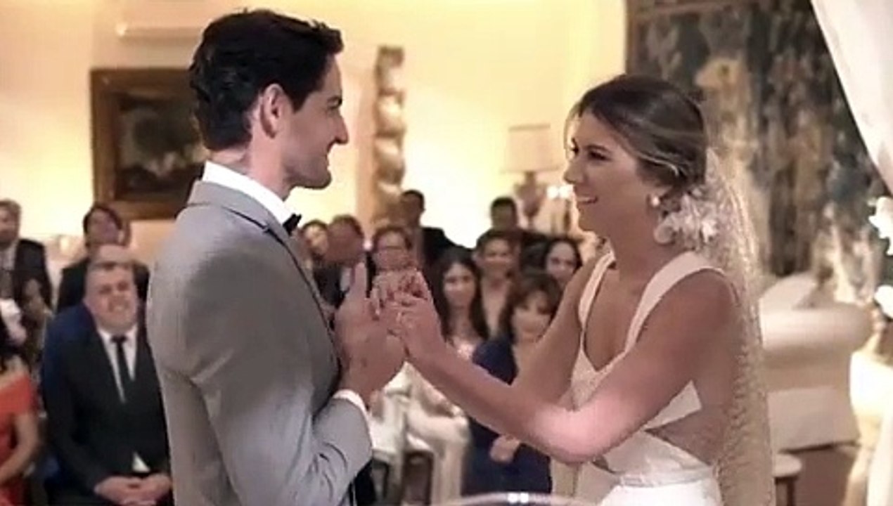 Silvio Santos rouba cena em casamento de Rebeca e Pato ao tentar fotografar casal