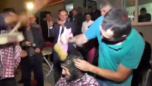 Köy Düğününde Damada Motorlu Testere İle Tıraş