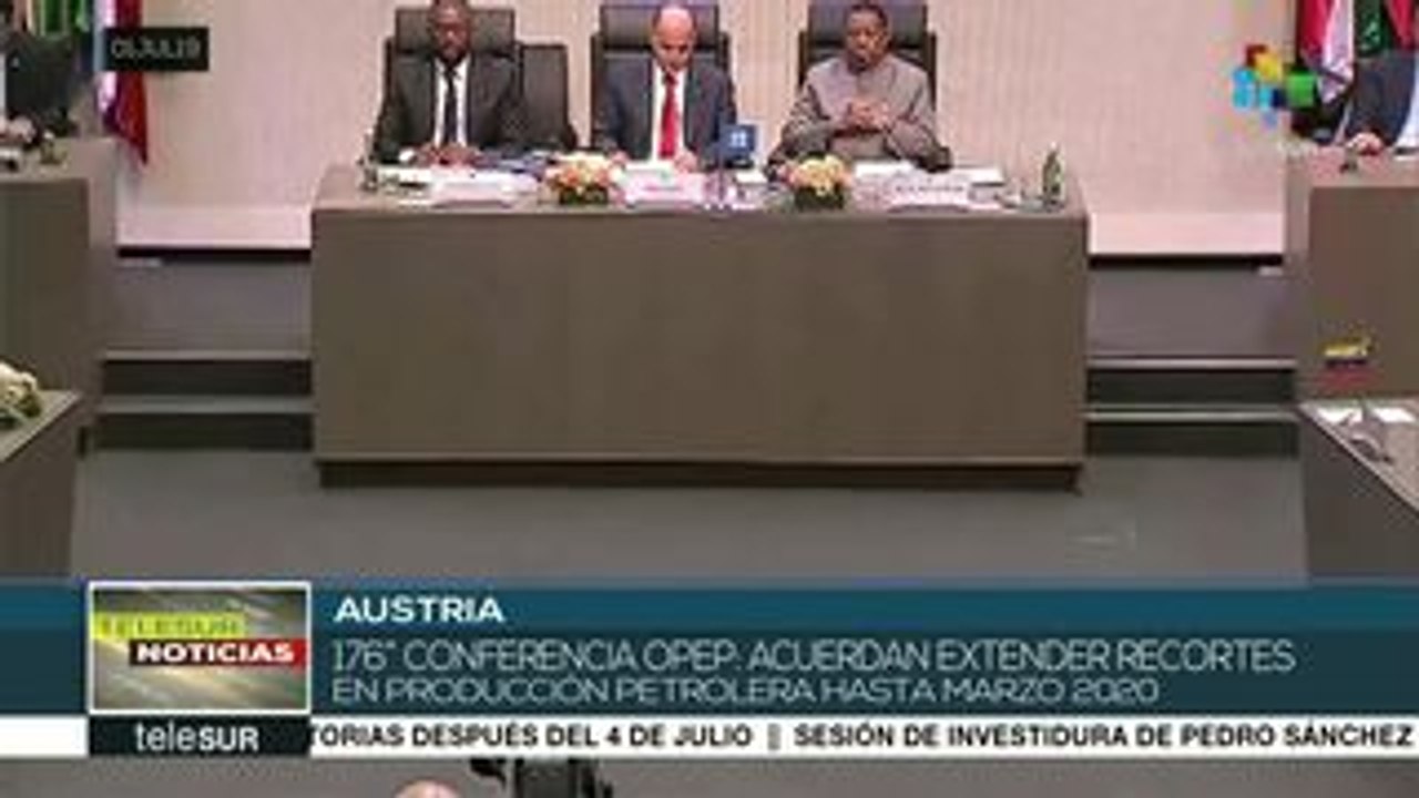 OPEP acuerda extender recortes en la producción de petróleo