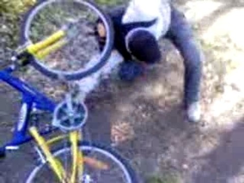 Chute en velo trop marant