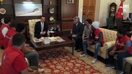 'Damla Projesi' gönüllüleri Kars'ı gezdi - KARS