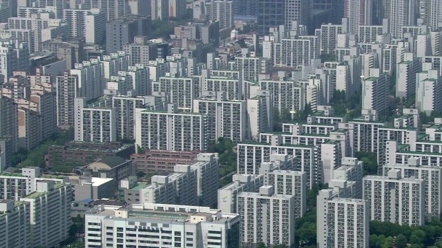 상반기 전국 아파트값 6년 만에 하락 / YTN