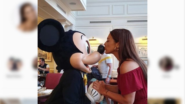 Paula Echevarría, feliz en París junto a Miguel Torres y su hija