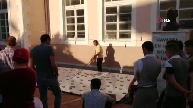 Okul bahçesini festivalde açık kumarhaneye çevirdiler