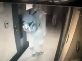 Un homme surpris en pleine tentative d'agression d'une femme qui entre dans sa chambre d'hôtel !