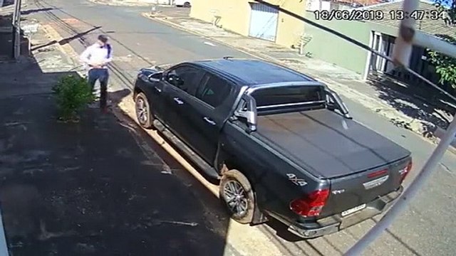 Un voleur de voiture s'en prend au mauvais conducteur