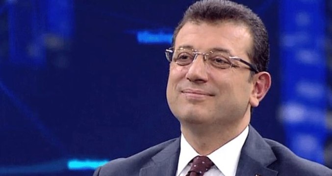 İstanbul Büyükşehir Belediye Başkanı İmamoğlu, Sivas Katliamı anmasında türkü söyledi