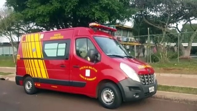 Menino é socorrido após cair e bater a cabeça em escola