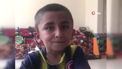 Kıyafeti olmayınca tutmadığı takım formasını giydi, market çalışanına verdiği cevap yürek burktu