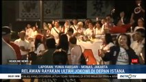 Relawan Rayakan Ulang Tahun Jokowi di Depan Istana