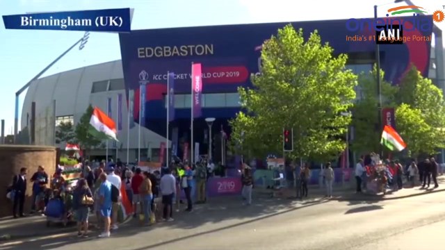 World Cup 2019: Virat Kohli, Rohit Sharma's seek blessings from 87 year old Fan | Oneindia News