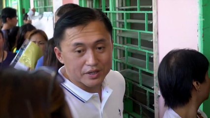 #PHVote: Bong Go lines up at the voting precinct, casts his vote
