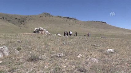 Hitit kaya anıtında kazı çalışması