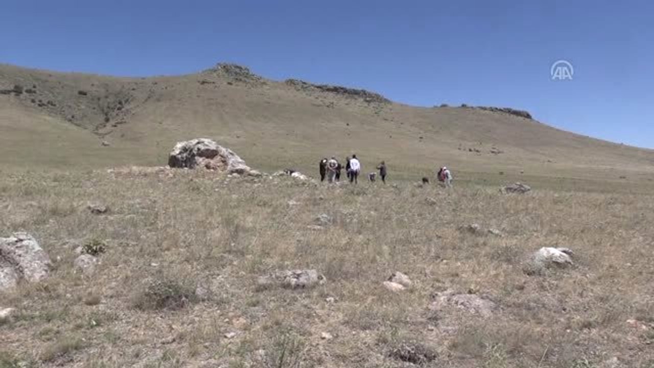 Hitit kaya anıtında kazı çalışması