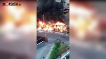Bus in fiamme a Roma, l'autista mette tutti in salvo | Notizie.it