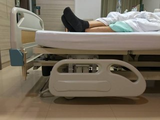 Hôpital: 21,4 millions de passages aux urgences, moins de 400.000 lits