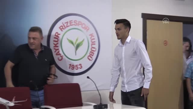 Çaykur Rizespor, Atakan Akkaynak'la sözleşme imzaladı