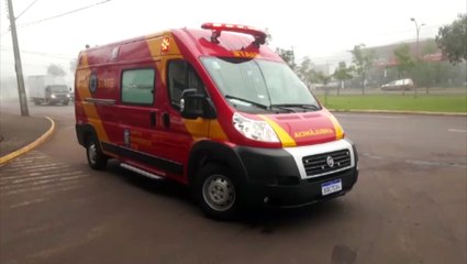 Homem de 53 anos fica ferido ao sofrer queda na Avenida Brasil