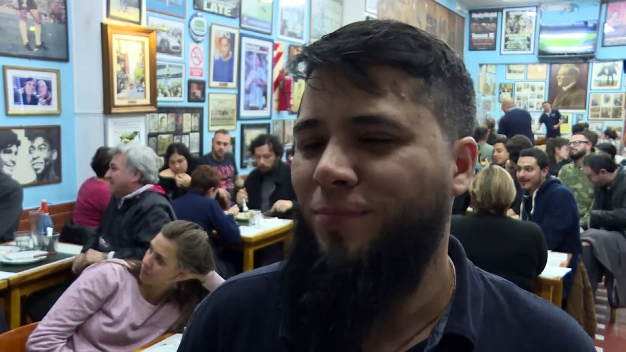 Argentinos decepcionados com derrota para o Brasil