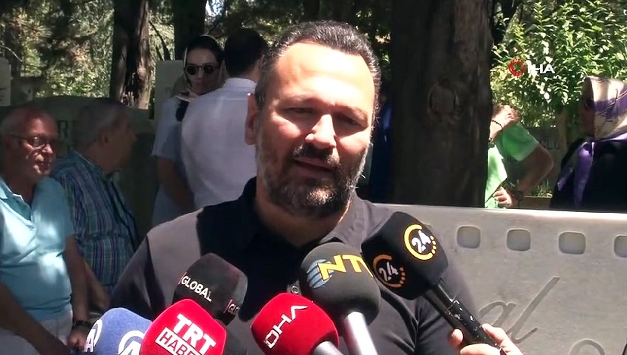 Kemal Sunal Vefatının 19’uncu Yılında Mezarı Başında Anıldı