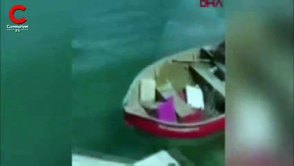 Denizde sürat teknesi