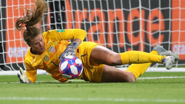 Alyssa Naeher Makes Career-Defining Save in USWNT Win Over England