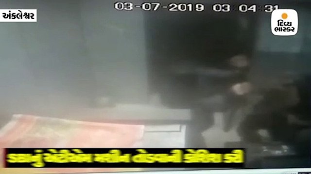 સંજાલી ગામમાં તસ્કરો 20 મિનીટ સુધી મથ્યા પણ એટીએમ તોડવામાં નિષ્ફળ ગયા