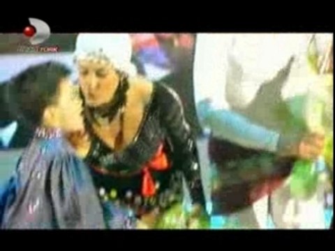 Tugba Ekinci - Boynuz by Aluxton