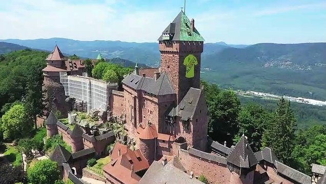 Le château du Haut-Koenigsbourg passe au jaune
