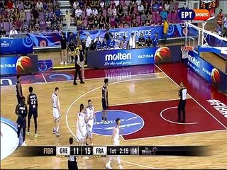 Ο Βασιλακόπουλος διαμαρτύρεται για τη διαιτησία - Ελλάδα - Γαλλία U19