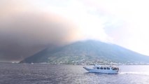 이탈리아 휴양지 스트롬볼리섬서 화산 격렬 분화 / YTN