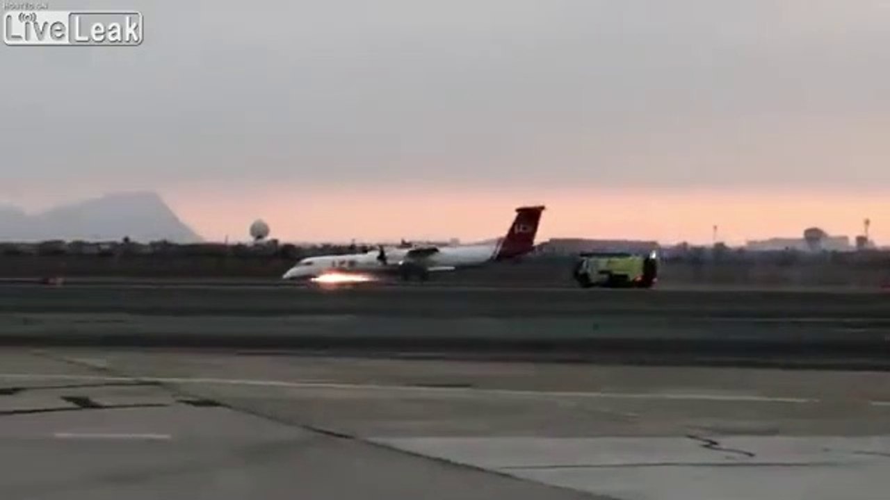 Un avion atterri sans train avant... Impressionnant