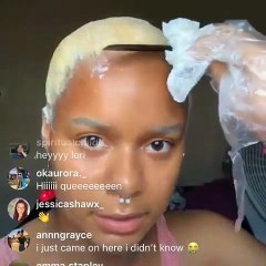 Elle tente de se décolorer avec de l'eau de Javel et perd tous ses cheveux