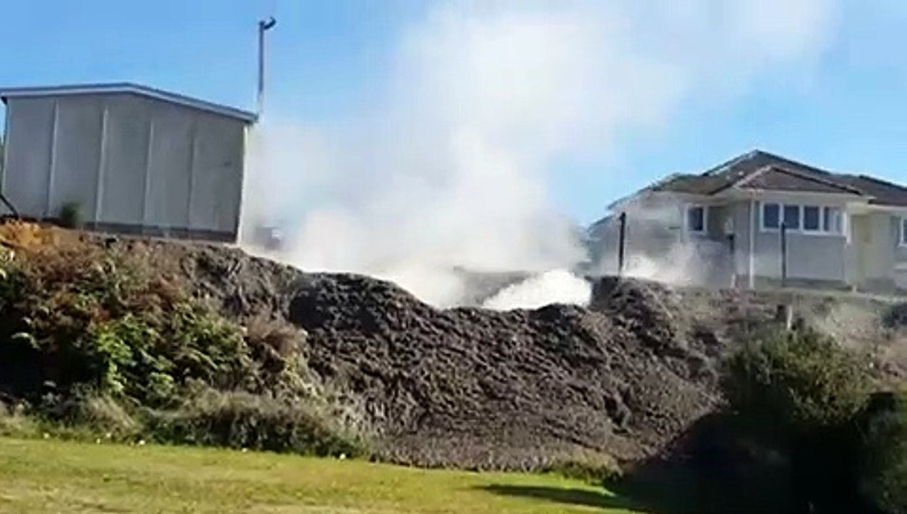 Quand un geyser de boue jaillit d'une maison en Nouvelle Zélande
