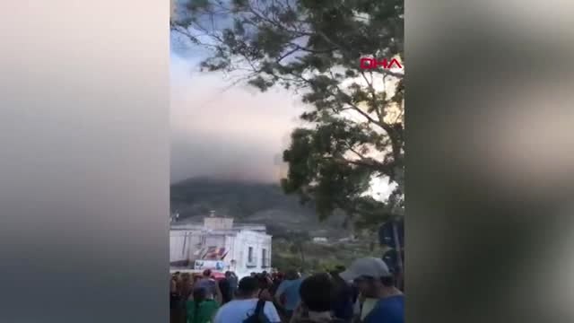 DHA DIŞ - İtalya'da yanardağda art arda patlamalar 1 ölü, 2 yaralı