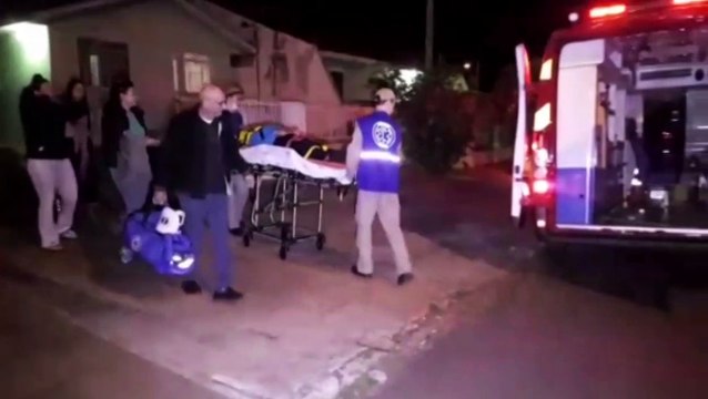 Idosa tem suspeita de fratura em colo de fêmur ao sofrer queda em casa