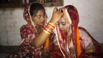मौसेरी बहनों ने वाराणसी के शिव मंदिर में रचाई शादी, एक-दूसरे के गले में डाला मंगलसूत्र