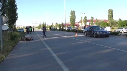 Otomobilin çarptığı elektrikli bisikletin sürücüsü öldü