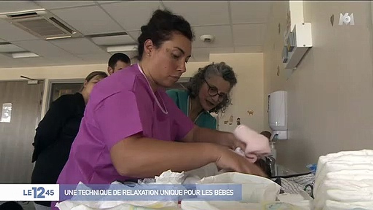 Une infirmière puéricultrice enseigne sa technique de relaxation inédite pour bébé, la "Thalasso bain bébé"