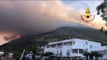 Volcán Stromboli hace violenta erupción en Italia
