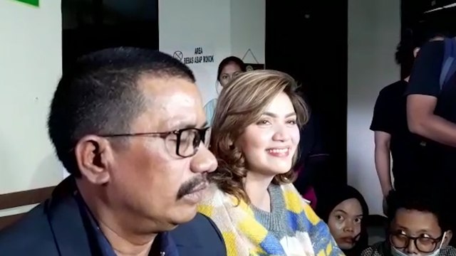 Hadiri Sidang Putusan Kriss Hatta, Begini Ekspresi Hilda Vitria