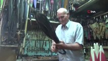 60 yıllık şemsiye tamircisi Raşit Taner, mesleğini aşkla yapıyor