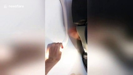 US plane passenger wants to see the view but passive aggressive child in front has other plans