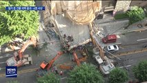철거 중 건물 갑자기 붕괴…차량 매몰 4명 사상
