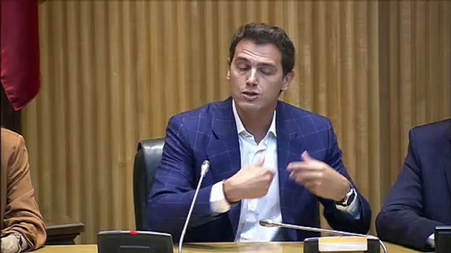 Rivera acusa a Sánchez de suplantar al Rey: Usted no hace rondas de consulta con todos