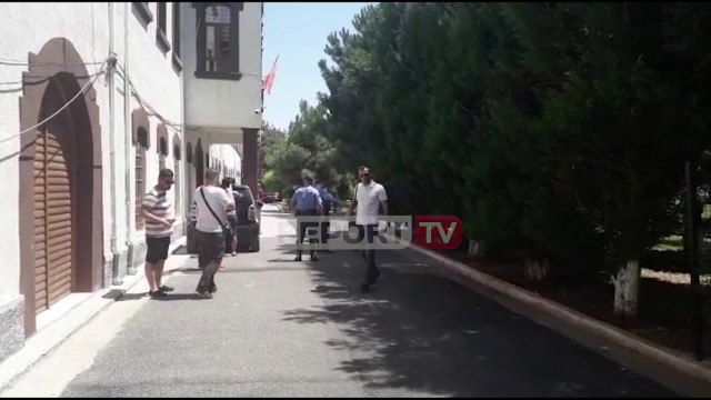 Report TV - Shkodër, plagoset me thikë një 19 vjeçar, dërgohet me urgjencë në spital