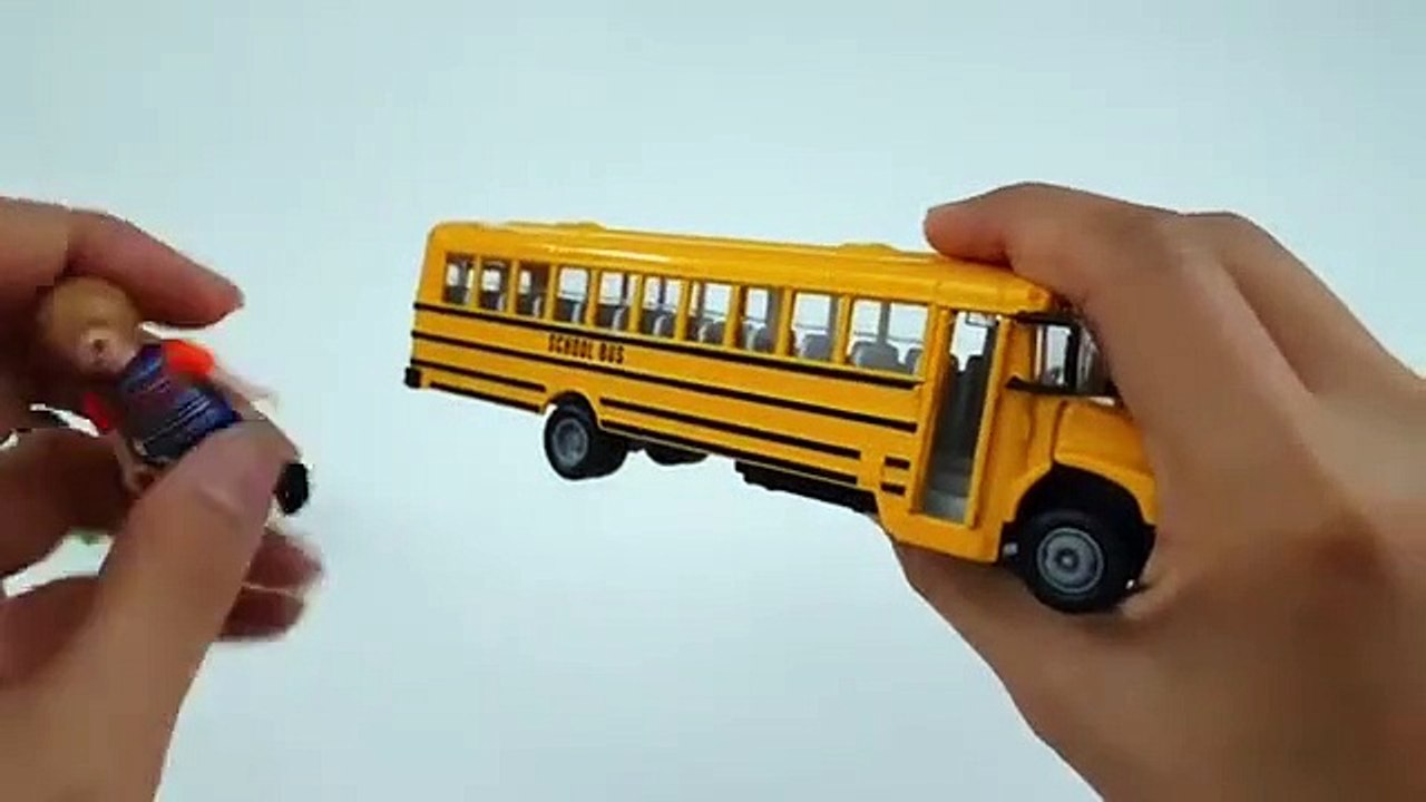 Learning bigger and bigger for kids with playmobil school bus