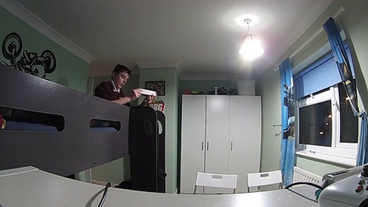 Descendre d'un lit superposé... pas si simple !