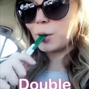 Elle jette des pailles dans la tête de son mec... tous les jours !