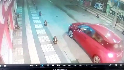 Mağazadaki hırsızlık güvenlik kamerasında - SAKARYA